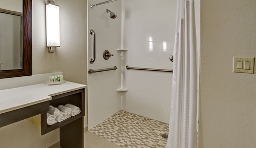 Habitación estándar, 2 camas de matrimonio (Mobility, Accessible Tub)