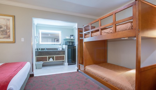 Habitación Deluxe, 2 camas de matrimonio (Kids Room with 2 queen beds and Bunk)