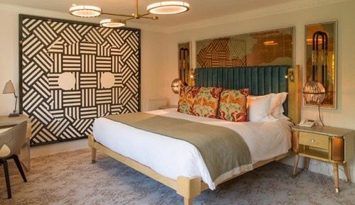 Large Deluxe King Room