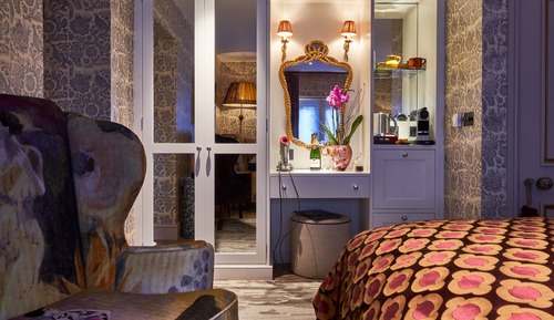 Large Deluxe King Room