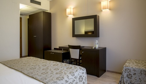 Habitación estándar con 1 cama doble o 2 individuales