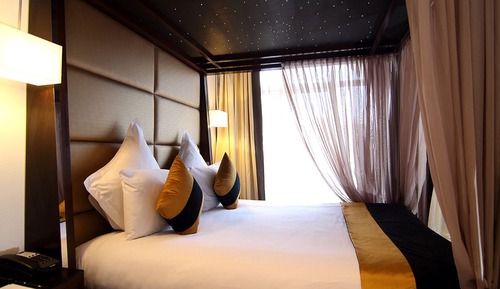 Suite (Four Poster)