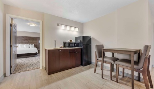 Suite, varias camas, no fumadores, frigorífico y microondas (Living Room;Larger Room)