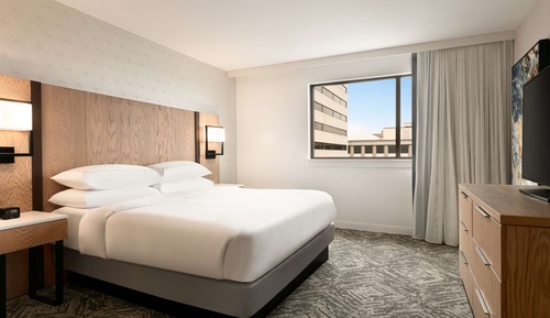 Suite, 1 cama de matrimonio grande, bañera (Mobility & Hearing, 2 Rooms)