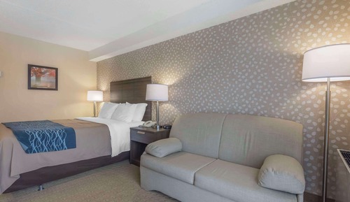 Deluxe Queen Room with Sofa Bed, Upper Floor