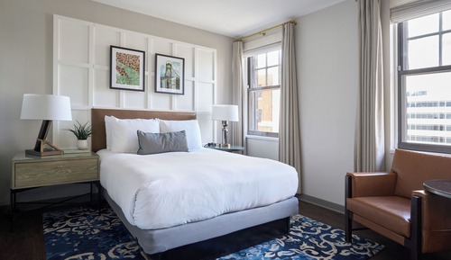 Queen Guestroom