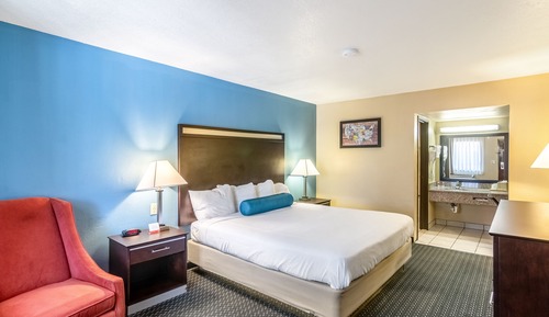 1 Queen Bed