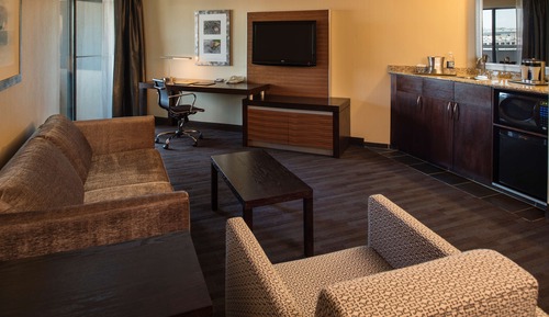 1 KING 1 BEDROOM SUITE - BALCONY - SOFA BED