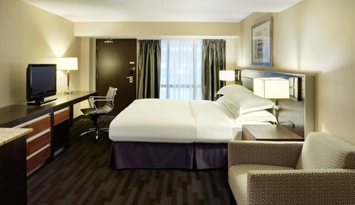 1 KING BED POOLSIDE ROOM - DIRECT POOL ACCESS