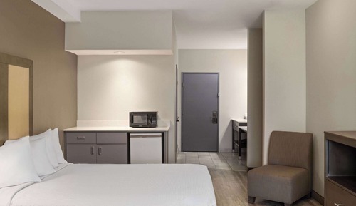 Habitación, 2 camas de matrimonio, accesible para personas con discapacidad (Mobility, Bathtub)