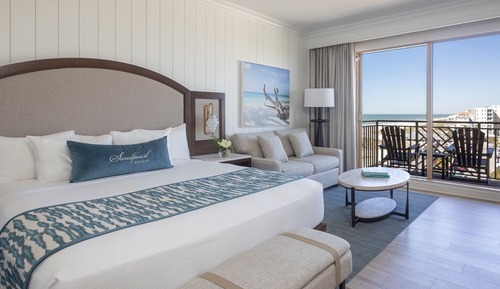 Habitación, 1 cama de matrimonio grande, balcón (Partial Coastal View)