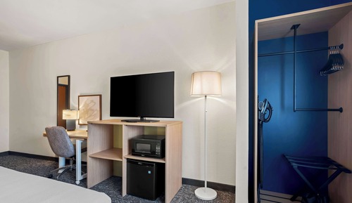 Habitación, 1 cama de matrimonio grande (Mobility & Hearing, Roll-in Shower)