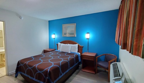 Standard Room, 1 Queen Bed, Refrigerator & Microwave