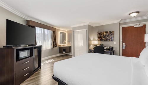 Habitación estándar, 1 cama de matrimonio grande, frigorífico y microondas, en esquina