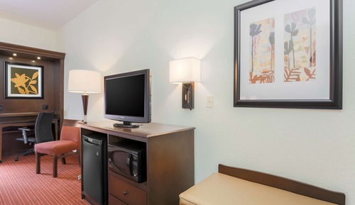 Habitación, 2 camas de matrimonio, frigorífico y microondas
