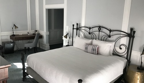 Habitación estándar, 1 cama de matrimonio grande, ducha adaptada, vistas a la ciudad