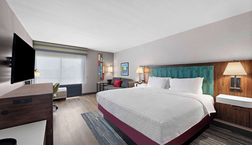 Habitación, 1 cama de matrimonio grande con sofá cama, frigorífico y microondas