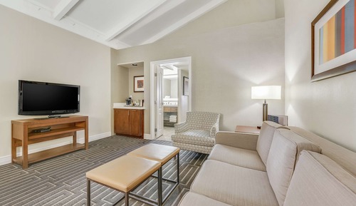 Suite, 2 camas de matrimonio, junto a la piscina
