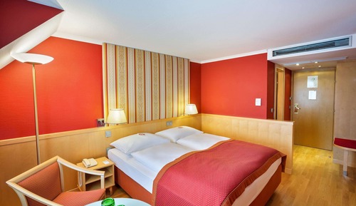 Habitación clásica con 2 camas individuales, accesible para personas con discapacidad