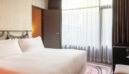 Habitación de diseño, 1 cama de matrimonio grande