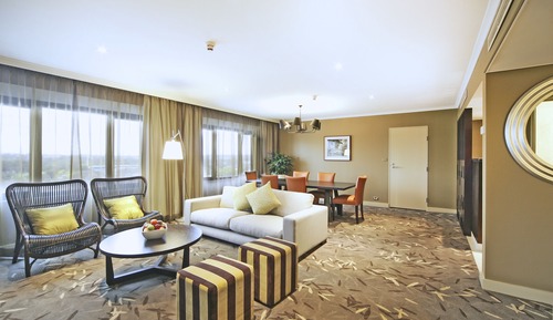 Suite (Parkroyal)