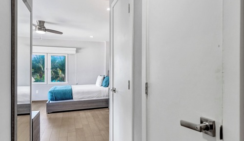 Habitación estándar, 2 camas dobles, vistas parciales al mar