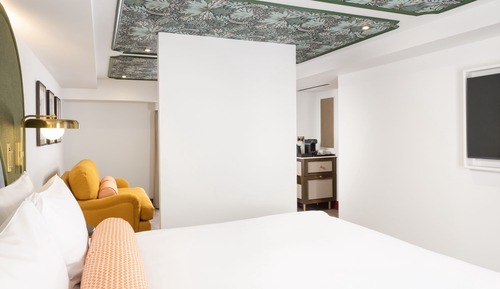 Suite, 1 cama de matrimonio con sofá cama