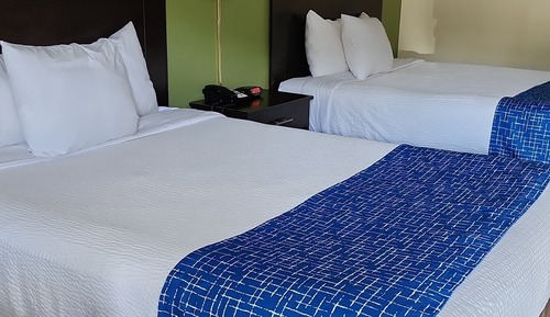 Habitación, 2 camas de matrimonio, accesible para personas con discapacidad, no fumadores (Mobility)