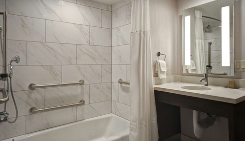 Habitación, 1 cama de matrimonio grande, accesible para personas con discapacidad, bañera