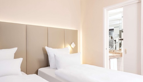 Suite junior, en la zona del patio (Extra Bed 2 adults + 1 child)