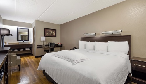 Habitación Premium, 1 cama de matrimonio grande (Upgraded Bedding & Snack, Smoke Free)