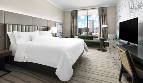 Habitación superior, 1 cama de matrimonio grande, vistas a la ciudad (Hearing Accessible)