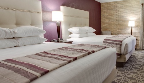 Habitación Deluxe, 2 camas de matrimonio, accesible para personas con discapacidad (Tub)