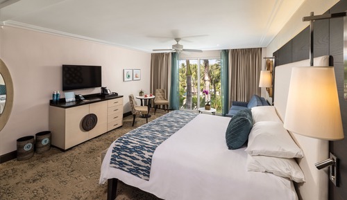 Habitación Deluxe, 1 cama de matrimonio grande con sofá cama, vistas parciales al mar