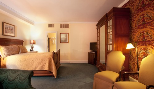 Room, 1 Queen Bed (105), Stairs Required