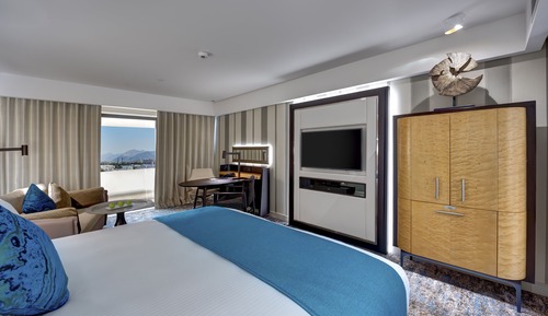 Habitación, 1 cama de matrimonio grande, balcón, vistas a la ciudad (Club Lounge Access)
