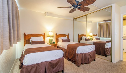 Apartamento, 2 habitaciones, 2 baños, vistas parciales al mar (Unit 1001)
