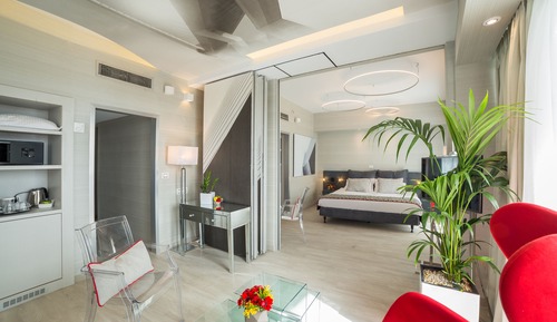 Deluxe Suite with Corner Balcony and Lycabettus Hill View