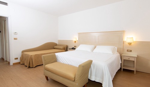 Habitación triple clásica