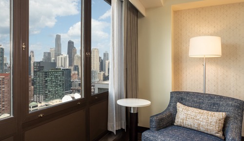 Habitación estándar, 1 cama de matrimonio grande (Communications, Skyline View)