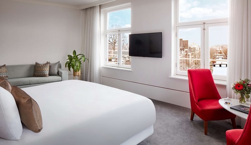 Canal View Suite (Extra Bed 2AD+1CH)