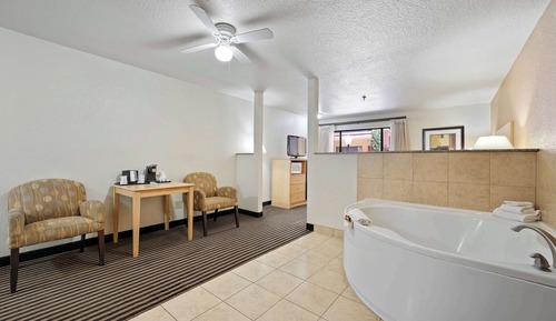 Suite, 1 cama de matrimonio, no fumadores, frigorífico y microondas (Oversized Room)