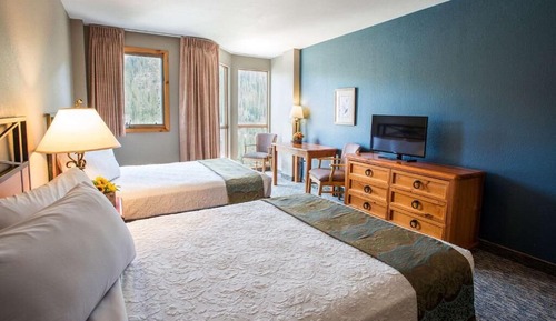 Habitación básica, 2 camas de matrimonio, vistas a la montaña
