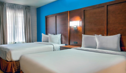 Habitación Deluxe, 2 camas de matrimonio, accesible para personas con discapacidad, no fumadores
