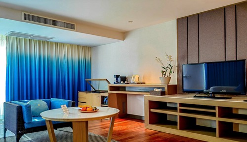 Suite, 2 camas individuales, vistas a la piscina (Furnished Balcony)