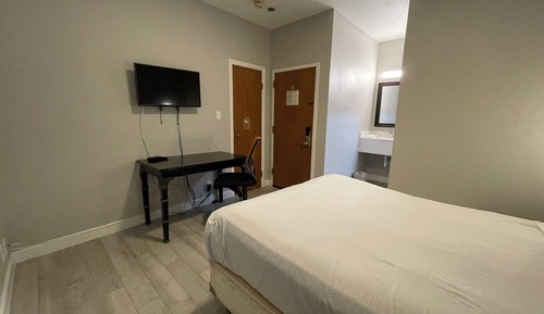Standard Room, 1 Queen Bed