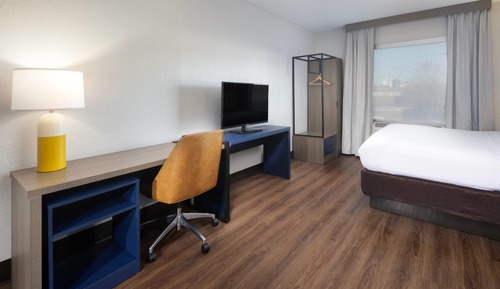 Suite, 1 cama de matrimonio grande con sofá cama, no fumadores (Roll-In Shower)