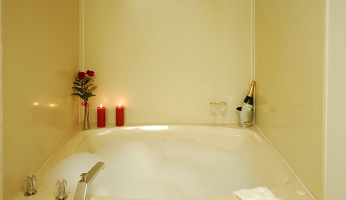 Habitación estándar, 1 cama de matrimonio grande con sofá cama, bañera de hidromasaje