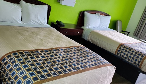 Habitación estándar, 2 camas dobles, fumadores