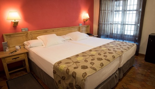 Habitación superior con 1 cama doble o 2 individuales